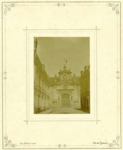 La Flèche (72). Porte du Prytarée (recto)