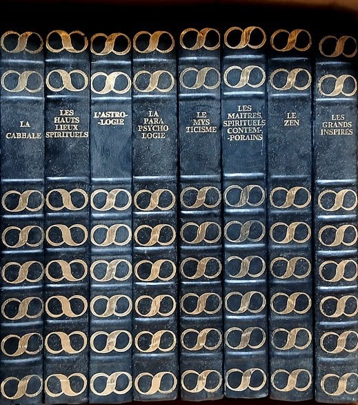 Les Grands Livres Mystérieux